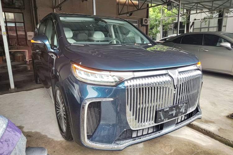 Used VOYAH Dream 2025 PHEV Four-Wheel-Drive Flagship Kunpeng Edition Front Right 45 Deg