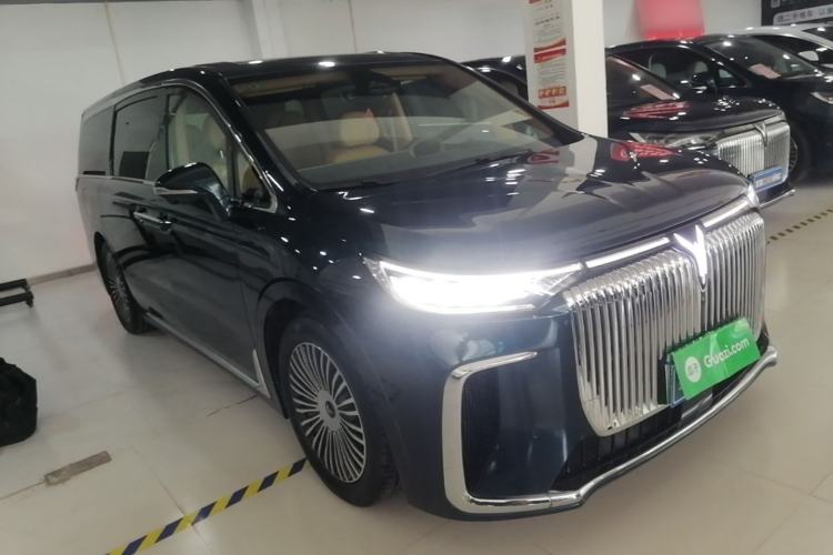 Used VOYAH Dream 2025 PHEV Four-Wheel-Drive Flagship Kunpeng Edition Front Right 45 Deg