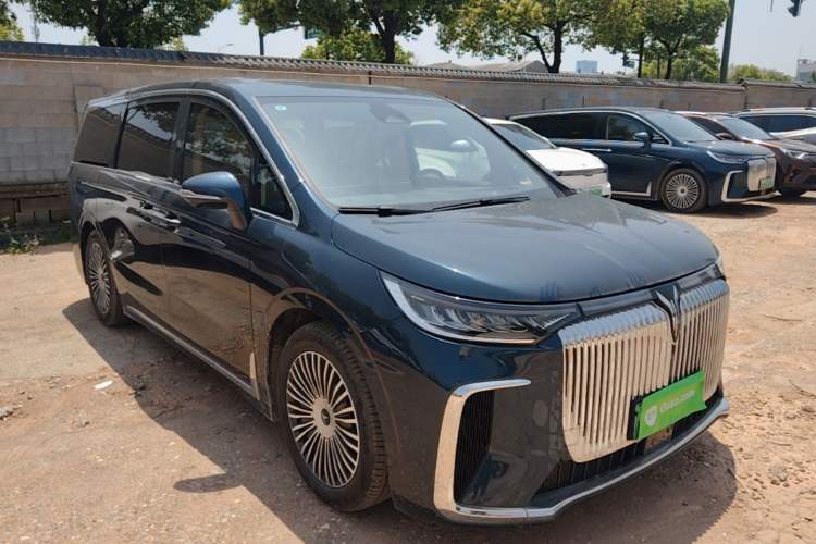 Used VOYAH Dream 2025 PHEV Four-Wheel-Drive Flagship Kunpeng Edition Front Right 45 Deg