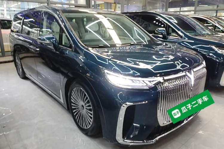 Used VOYAH Dream 2025 PHEV Four-Wheel-Drive Flagship Kunpeng Edition Front Right 45 Deg