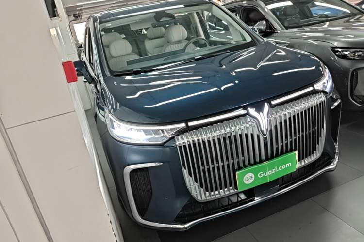 Used VOYAH Dream 2025 PHEV Four-Wheel-Drive Flagship Kunpeng Edition Front Right 45 Deg