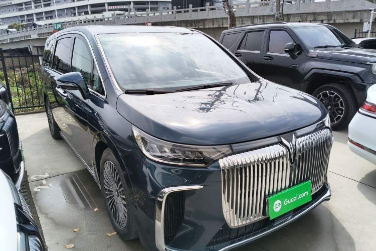 Used VOYAH Dream 2025 PHEV Four-Wheel-Drive Flagship Kunpeng Edition Front Right 45 Deg