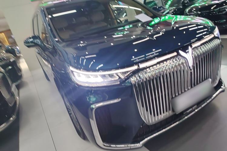 Used VOYAH Dream 2025 PHEV Four-Wheel-Drive Flagship Kunpeng Edition Front Right 45 Deg