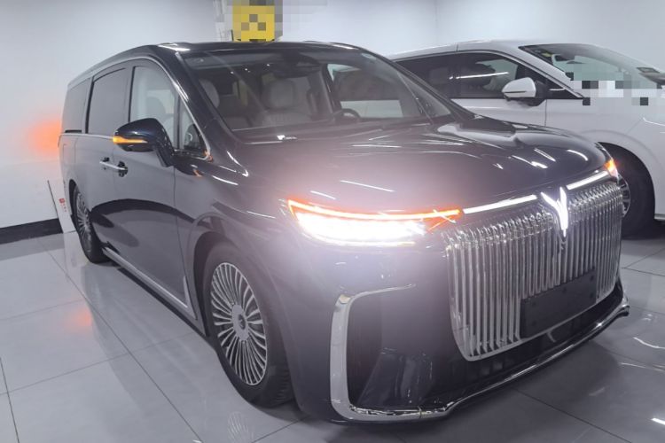 Used VOYAH Dream 2025 PHEV Four-Wheel-Drive Flagship Kunpeng Edition Front Right 45 Deg