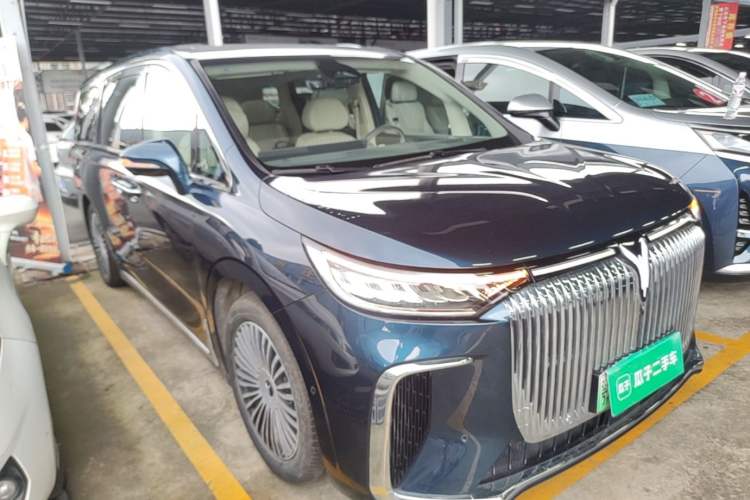 Used VOYAH Dream 2025 PHEV Four-Wheel-Drive Flagship Kunpeng Edition Front Right 45 Deg
