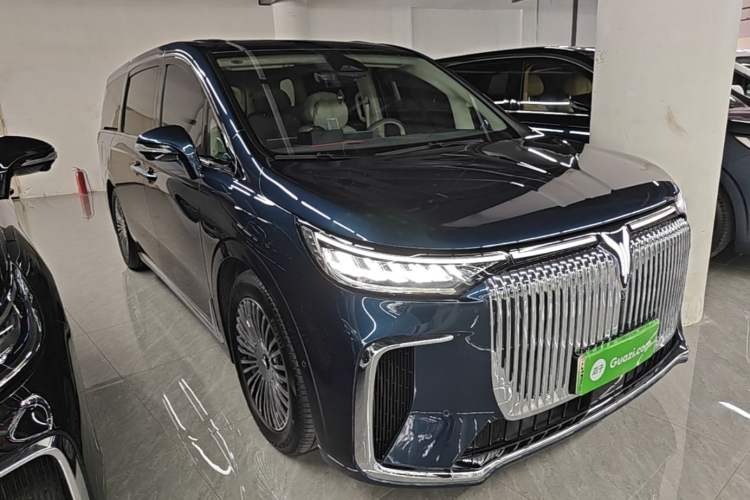 Used VOYAH Dream 2025 PHEV Four-Wheel-Drive Flagship Kunpeng Edition Front Right 45 Deg