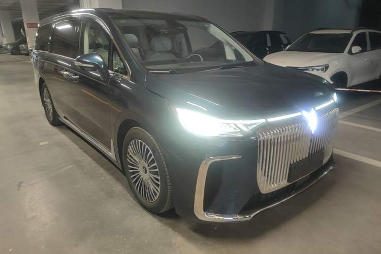 Used VOYAH Dream 2025 PHEV Four-Wheel-Drive Flagship Kunpeng Edition Front Right 45 Deg