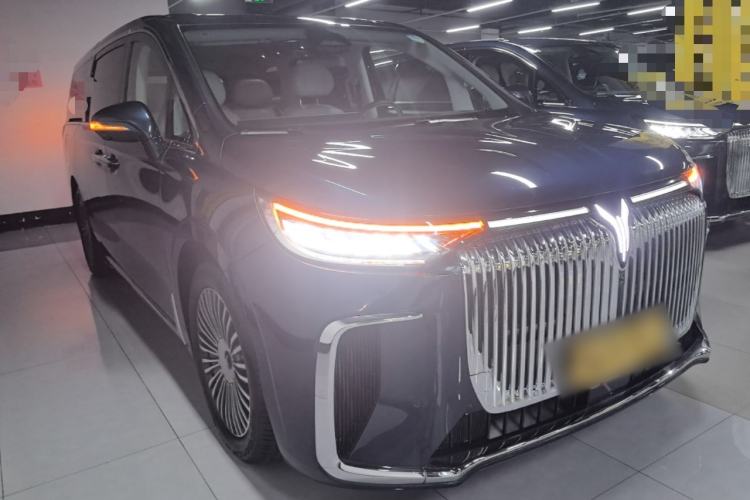 Used VOYAH Dream 2025 PHEV Four-Wheel-Drive Flagship Kunpeng Edition Front Right 45 Deg