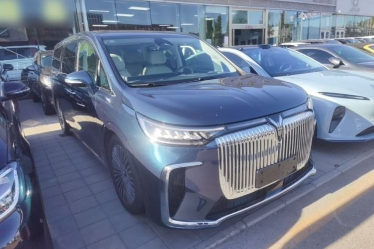 Used VOYAH Dream 2025 PHEV Four-Wheel-Drive Flagship Kunpeng Edition Front Right 45 Deg