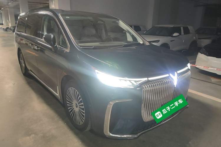 Used VOYAH Dream 2025 PHEV Four-Wheel-Drive Flagship Kunpeng Edition Front Right 45 Deg