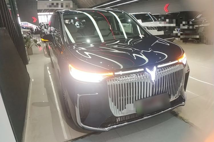 Used VOYAH Dream 2025 PHEV Four-Wheel-Drive Flagship Kunpeng Edition Front Right 45 Deg