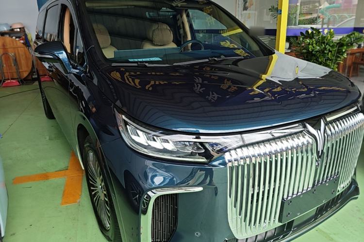 Used VOYAH Dream 2025 PHEV Four-Wheel Drive Prestige Kunpeng Edition Front Right 45 Deg