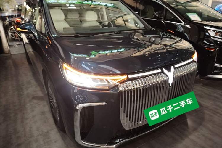 Used VOYAH Dream 2025 PHEV Four-Wheel-Drive Flagship Kunpeng Edition Front Right 45 Deg