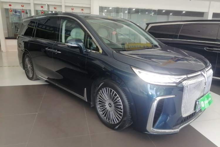Used VOYAH Dream 2025 PHEV Four-Wheel-Drive Flagship Kunpeng Edition Front Right 45 Deg