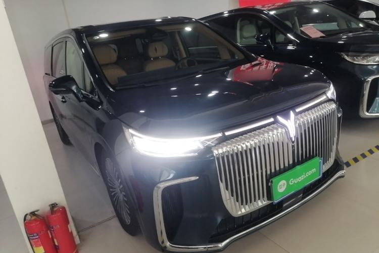 Used VOYAH Dream 2025 PHEV Four-Wheel-Drive Flagship Kunpeng Edition Front Right 45 Deg