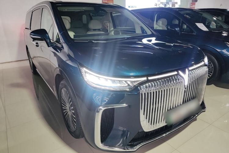 Used VOYAH Dream 2025 PHEV Four-Wheel Drive Prestige Kunpeng Edition Front Right 45 Deg