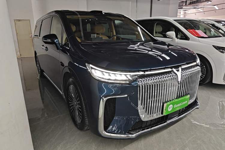 Used VOYAH Dream 2025 PHEV Four-Wheel Drive Prestige Qiankun Edition Front Right 45 Deg