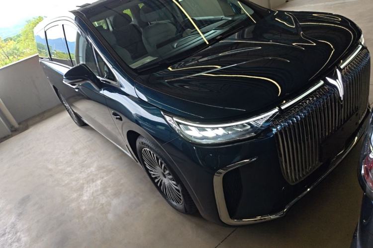 Used VOYAH Dream 2025 PHEV Four-Wheel Drive Prestige Kunpeng Edition Front Right 45 Deg
