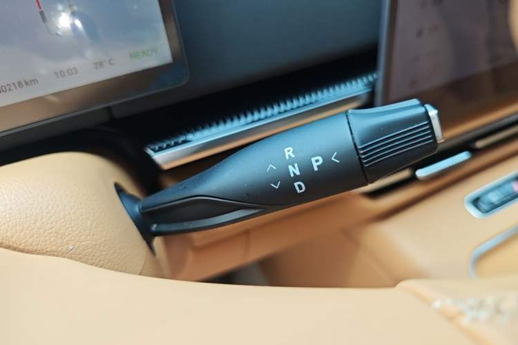 Used VOYAH Dream 2025 PHEV Four-Wheel-Drive Flagship Kunpeng Edition Gear Lever