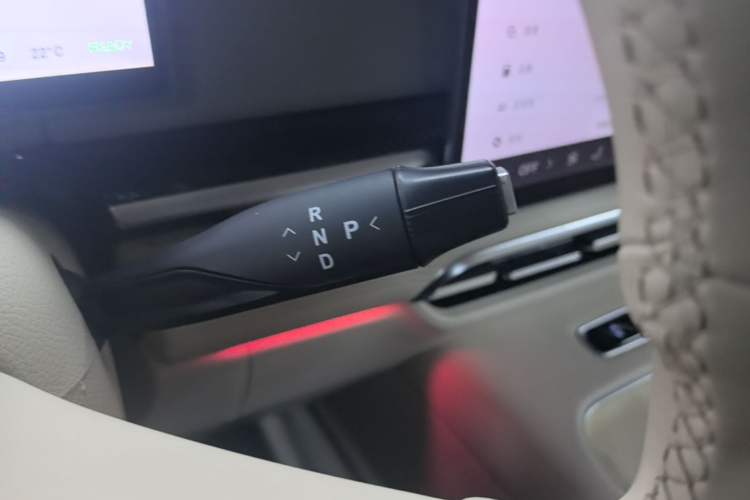 Used VOYAH Dream 2025 PHEV Four-Wheel-Drive Flagship Kunpeng Edition Gear Lever