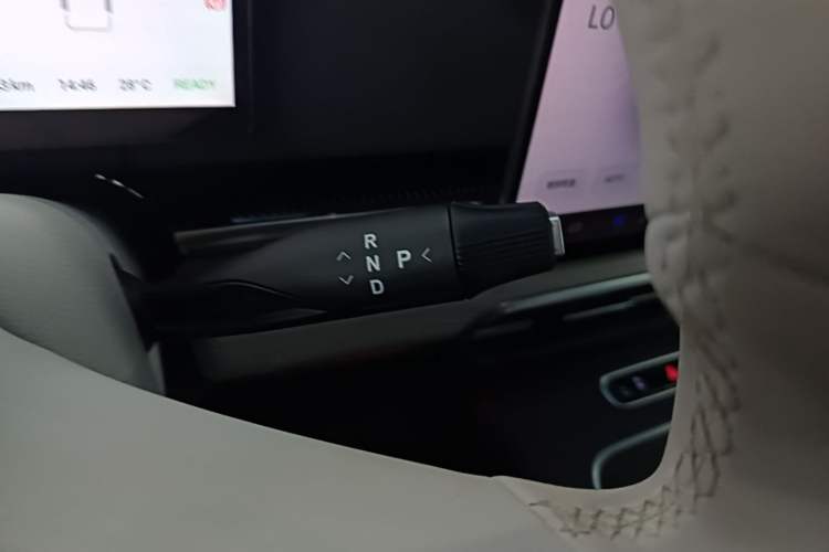 Used VOYAH Dream 2025 PHEV Four-Wheel-Drive Flagship Kunpeng Edition Gear Lever