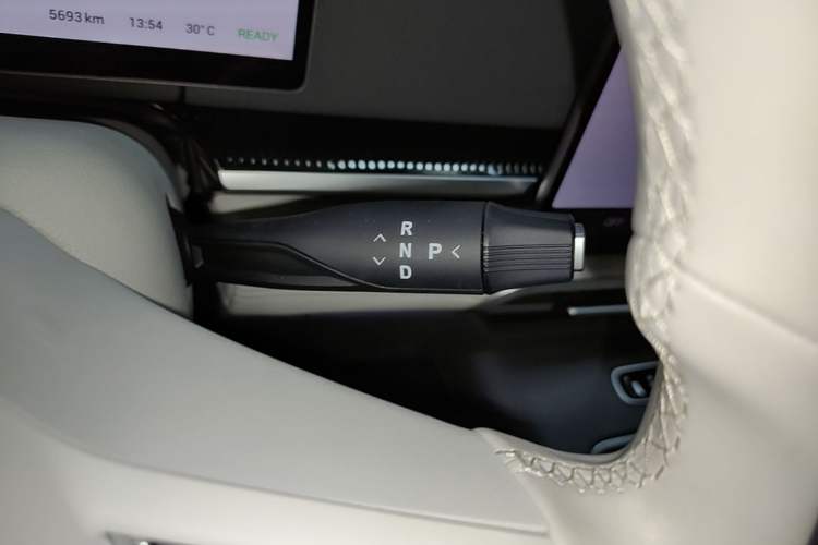 Used VOYAH Dream 2025 PHEV Four-Wheel-Drive Flagship Kunpeng Edition Gear Lever