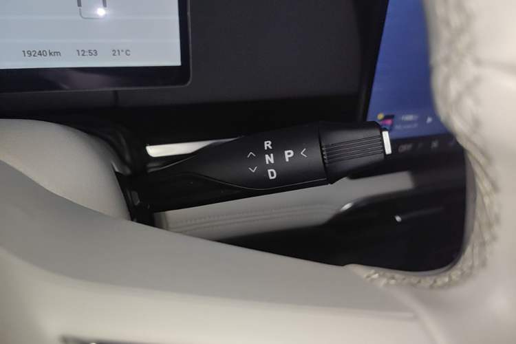 Used VOYAH Dream 2025 PHEV Four-Wheel-Drive Flagship Kunpeng Edition Gear Lever