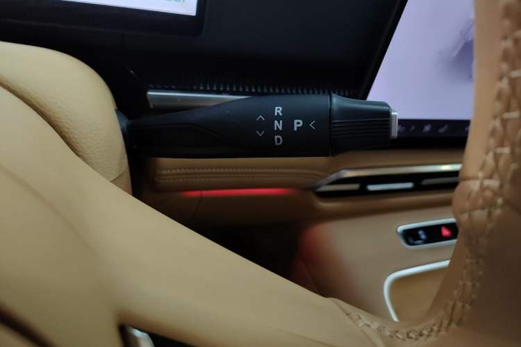 Used VOYAH Dream 2025 PHEV Four-Wheel-Drive Flagship Kunpeng Edition Gear Lever