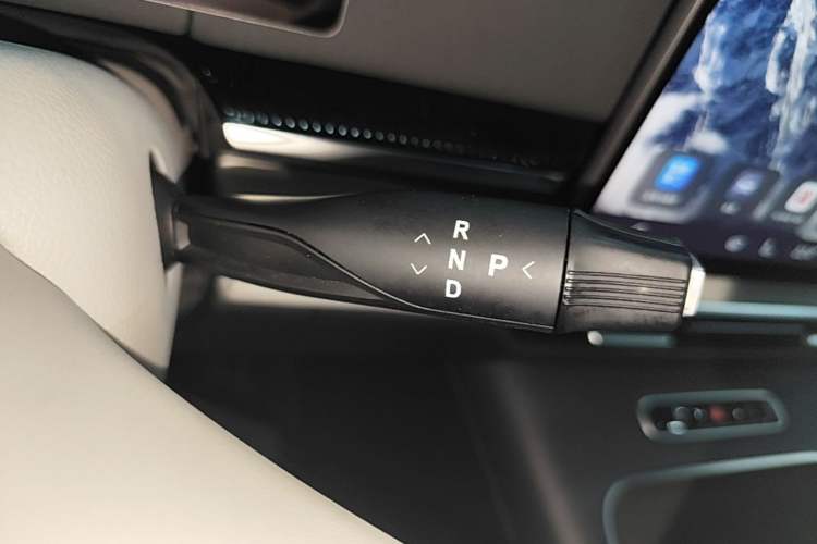 Used VOYAH Dream 2025 PHEV Four-Wheel-Drive Flagship Version – Qiankun Edition Gear Lever