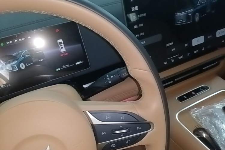 Used VOYAH Dream 2025 PHEV Four-Wheel Drive Prestige Qiankun Edition Gear Lever