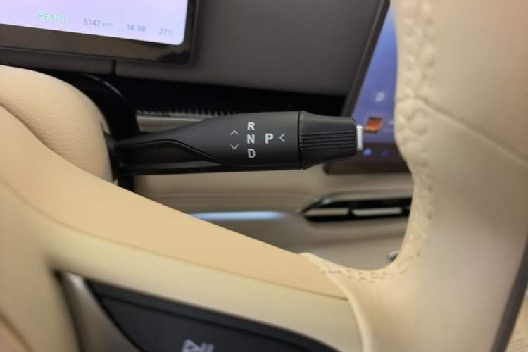 Used VOYAH Dream 2025 PHEV Four-Wheel-Drive Flagship Kunpeng Edition Gear Lever
