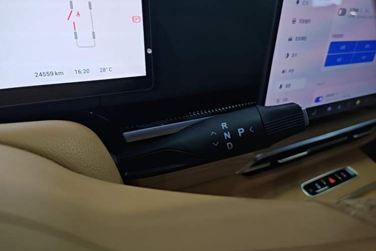 Used VOYAH Dream 2025 PHEV Four-Wheel-Drive Flagship Kunpeng Edition Gear Lever