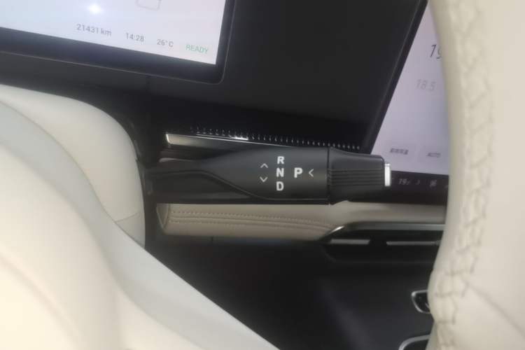 Used VOYAH Dream 2025 PHEV Four-Wheel-Drive Flagship Kunpeng Edition Gear Lever