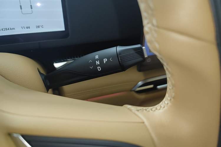 Used VOYAH Dream 2025 PHEV Four-Wheel-Drive Flagship Kunpeng Edition Gear Lever