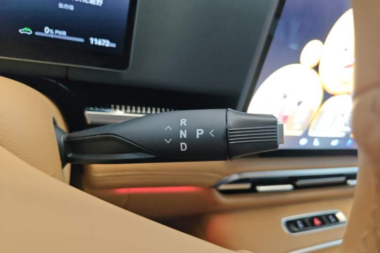 Used VOYAH Dream 2025 PHEV Four-Wheel Drive Prestige Qiankun Edition Gear Lever