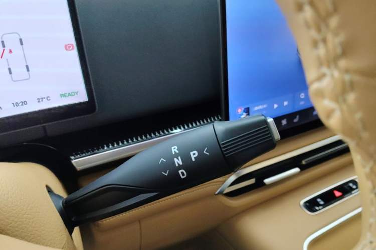 Used VOYAH Dream 2025 PHEV Four-Wheel-Drive Flagship Kunpeng Edition Gear Lever