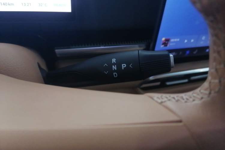 Used VOYAH Dream 2025 PHEV Four-Wheel-Drive Flagship Kunpeng Edition Gear Lever