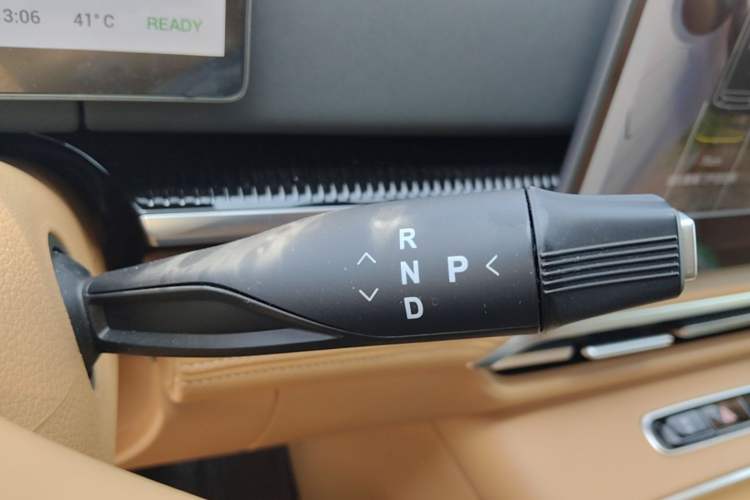 Used VOYAH Dream 2025 PHEV Four-Wheel-Drive Flagship Kunpeng Edition Gear Lever