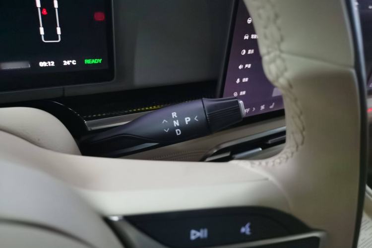 Used VOYAH Dream 2025 PHEV Four-Wheel-Drive Flagship Kunpeng Edition Gear Lever