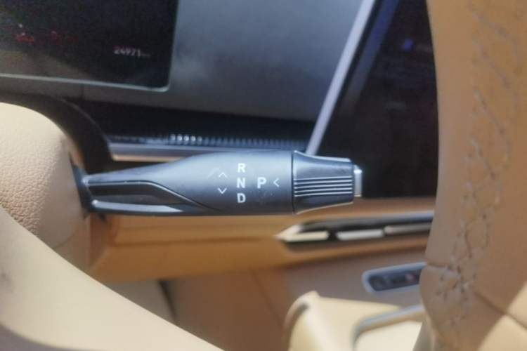 Used VOYAH Dream 2025 PHEV Four-Wheel Drive Prestige Qiankun Edition Gear Lever