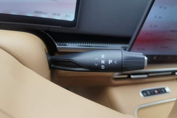 Used VOYAH Dream 2025 PHEV Four-Wheel-Drive Flagship Kunpeng Edition Gear Lever