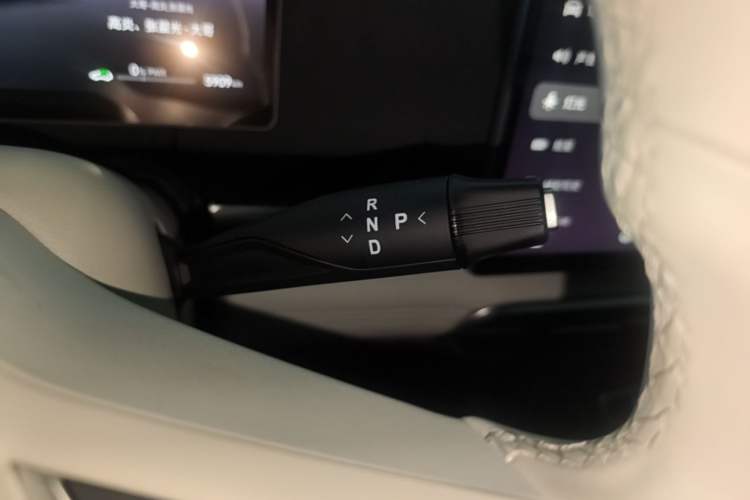 Used VOYAH Dream 2025 PHEV Four-Wheel-Drive Flagship Version – Qiankun Edition Gear Lever
