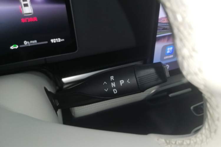 Used VOYAH Dream 2025 PHEV Four-Wheel-Drive Flagship Version – Qiankun Edition Gear Lever