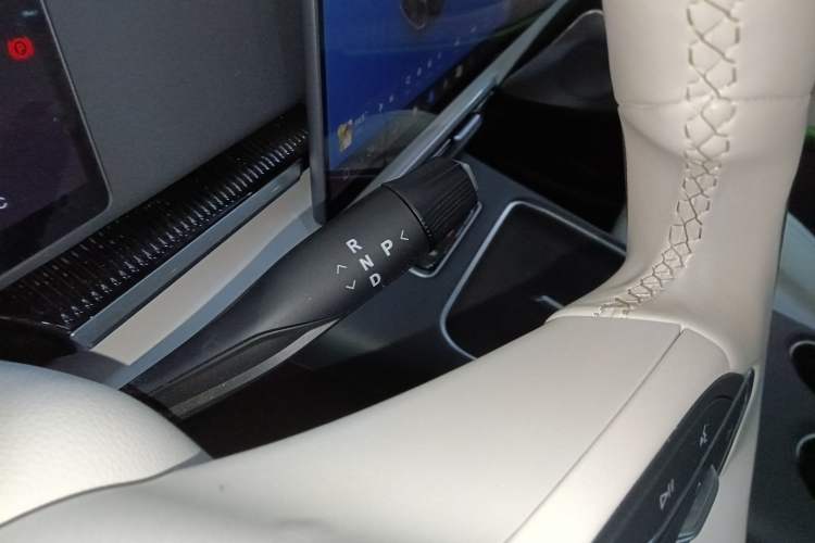 Used VOYAH Dream 2025 PHEV Four-Wheel-Drive Flagship Kunpeng Edition Gear Lever