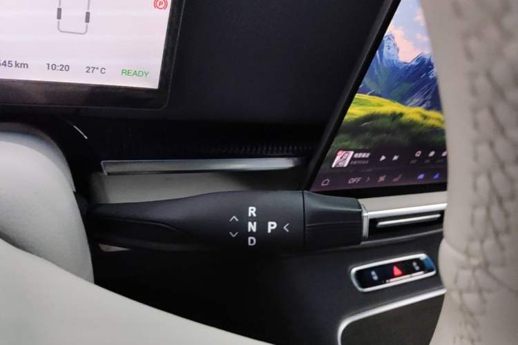 Used VOYAH Dream 2025 PHEV Four-Wheel-Drive Flagship Kunpeng Edition Gear Lever