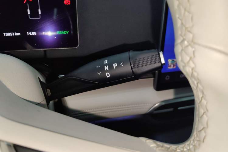 Used VOYAH Dream 2025 PHEV Four-Wheel-Drive Flagship Kunpeng Edition Gear Lever
