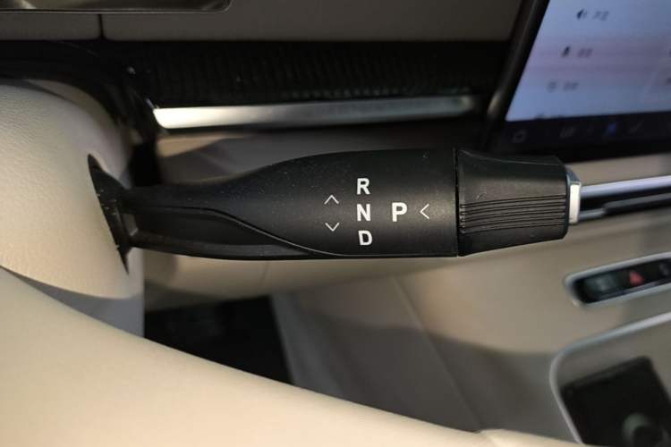 Used VOYAH Dream 2025 PHEV Four-Wheel-Drive Flagship Kunpeng Edition Gear Lever