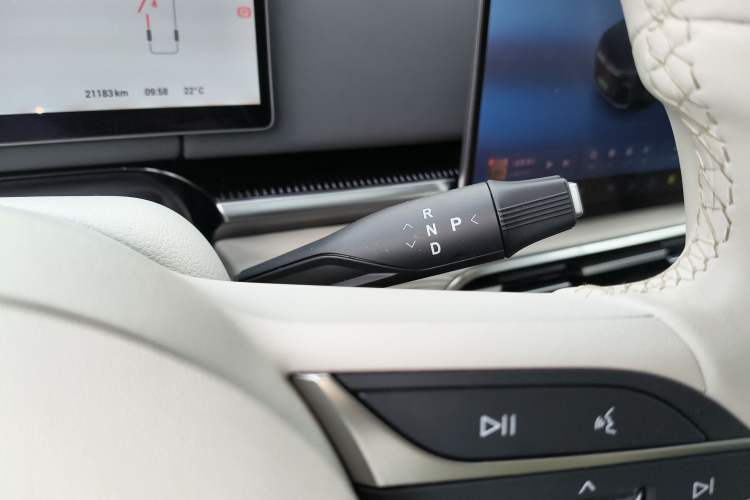 Used VOYAH Dream 2025 PHEV Four-Wheel-Drive Flagship Kunpeng Edition Gear Lever