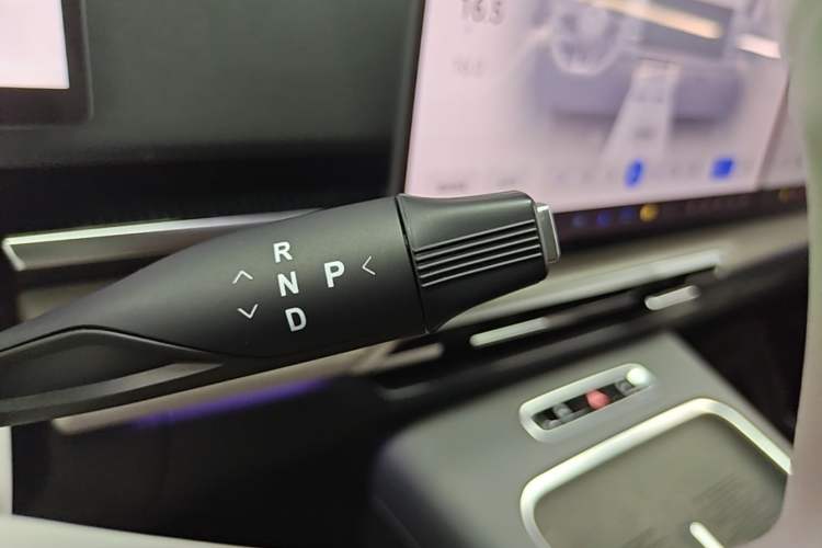Used VOYAH Dream 2025 PHEV Four-Wheel-Drive Flagship Kunpeng Edition Gear Lever