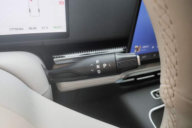 Used VOYAH Dream 2025 PHEV Four-Wheel-Drive Flagship Kunpeng Edition Gear Lever